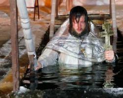 Cómo sumergirse en la Epifanía: consejos de médicos, sacerdotes y amantes de la natación de invierno Cómo nadar en un agujero de hielo para un bautismo