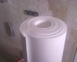 Seleccionar y pegar un soporte para papel tapiz Comprar papel tapiz para aislar paredes desde el interior